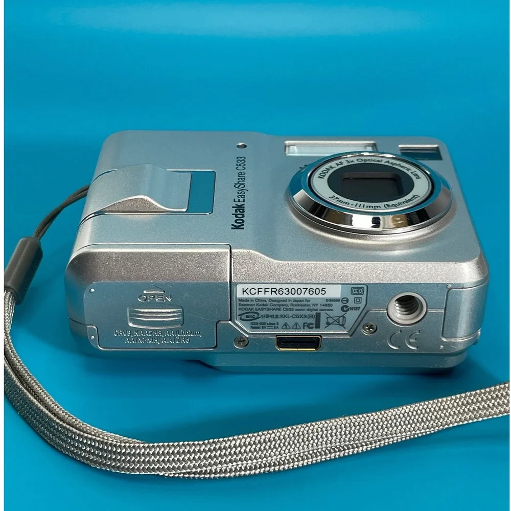 Kodak EasyShare C533 Digital Camera Silver 5.0MP 3x Optical Zoom Y2K Bundle